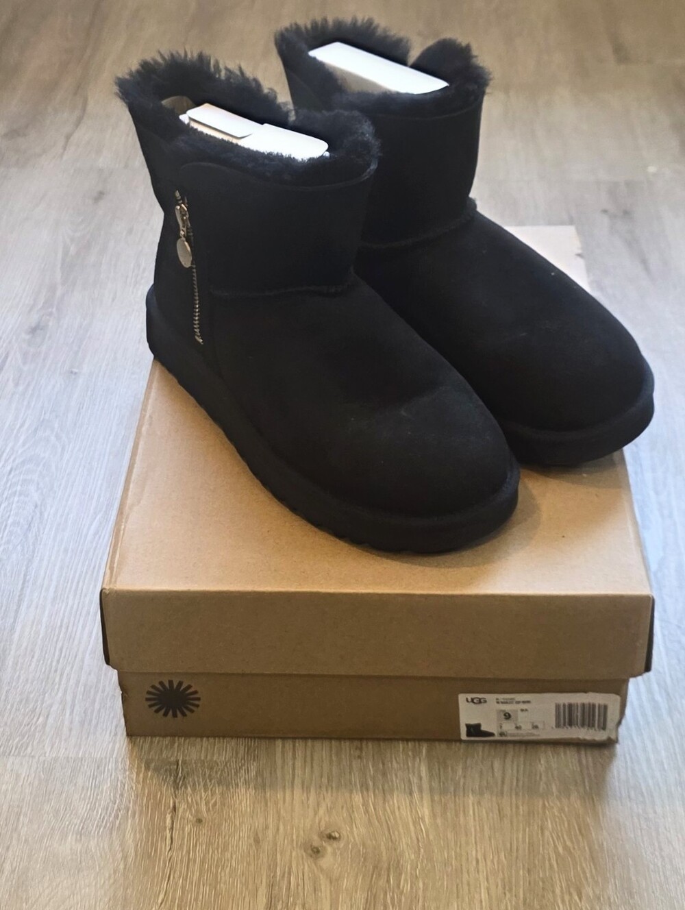 Womens UGG Size 9 Classic Mini Bailey Zip Boot BLK Black NIB